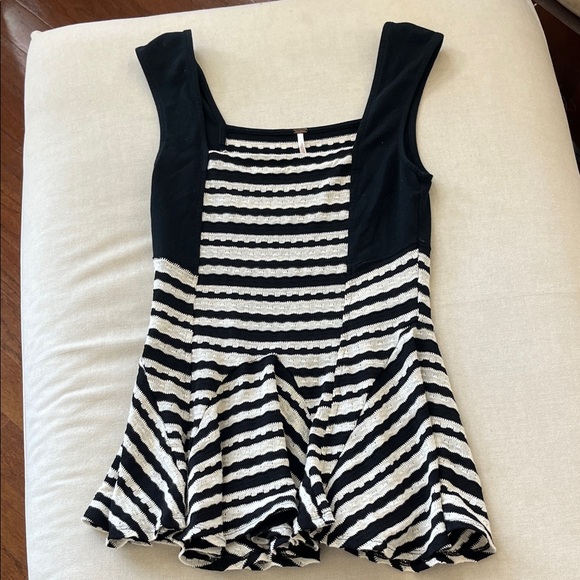Striped Black and White Women's Top FREE PEOPLE - Picture 1 of 3